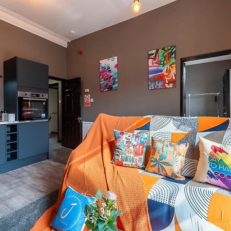 Art-Filled Bohemian 1 Bedroom Apt 2 Beds Colourful Praise Inn Apartment Kingston upon Hull Bagian luar foto