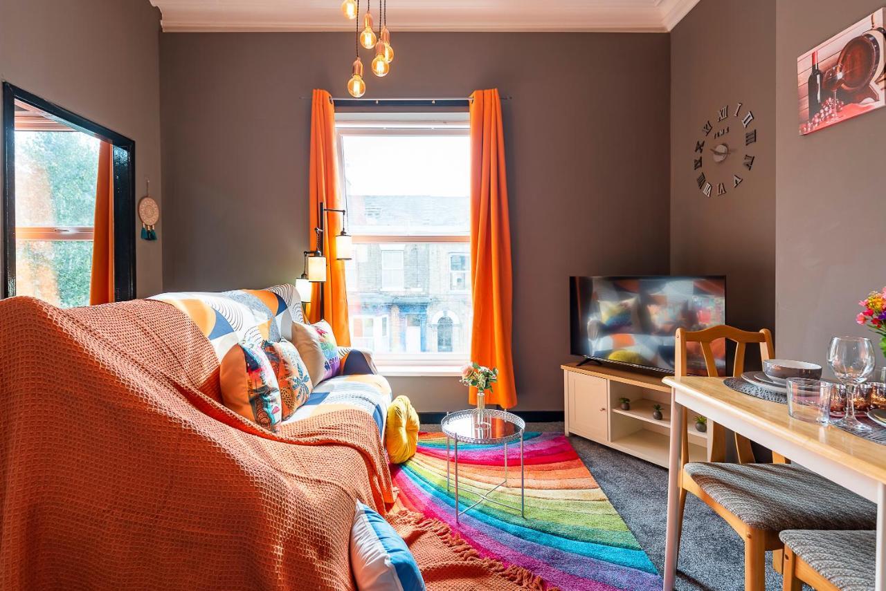 Art-Filled Bohemian 1 Bedroom Apt 2 Beds Colourful Praise Inn Apartment Kingston upon Hull Bagian luar foto