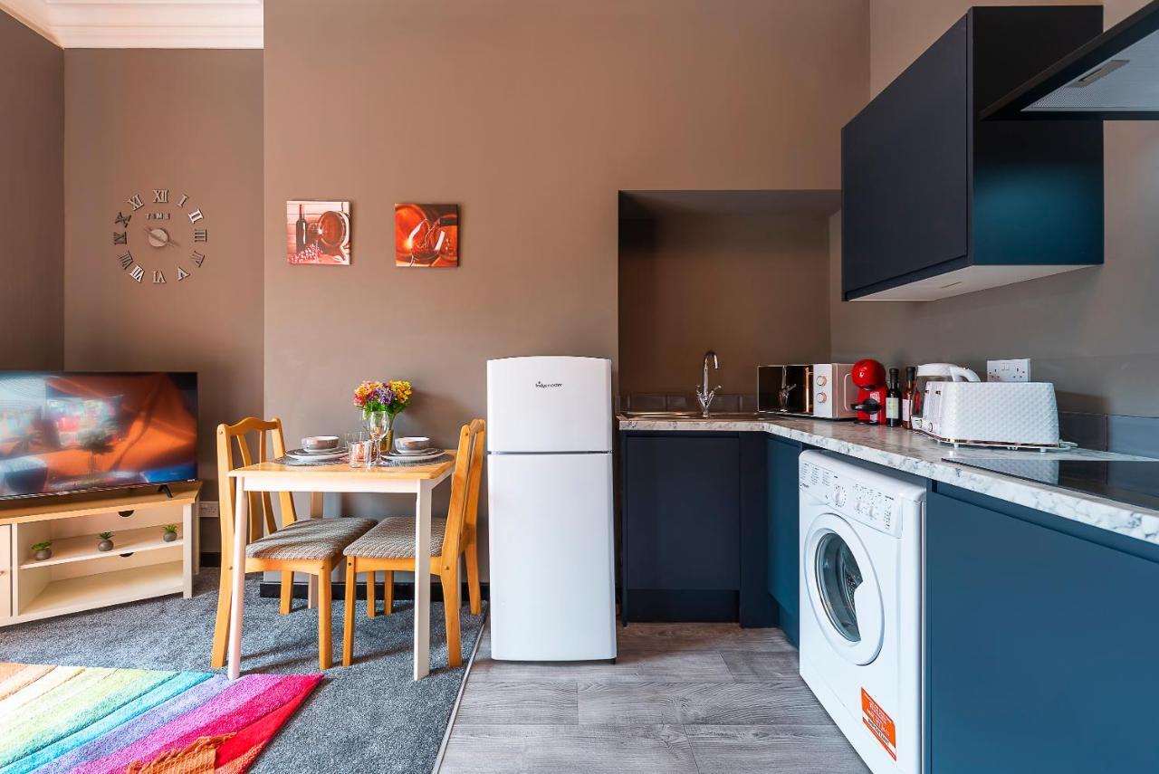 Art-Filled Bohemian 1 Bedroom Apt 2 Beds Colourful Praise Inn Apartment Kingston upon Hull Bagian luar foto